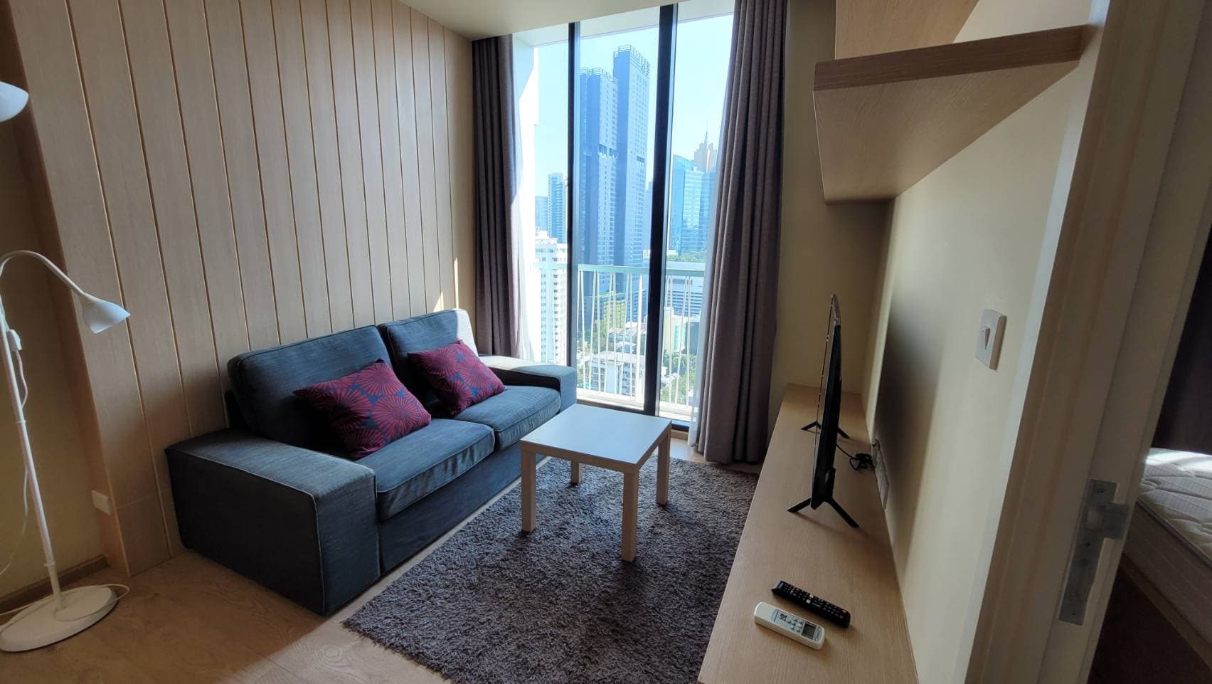 6551 – 111_living_room.jpg