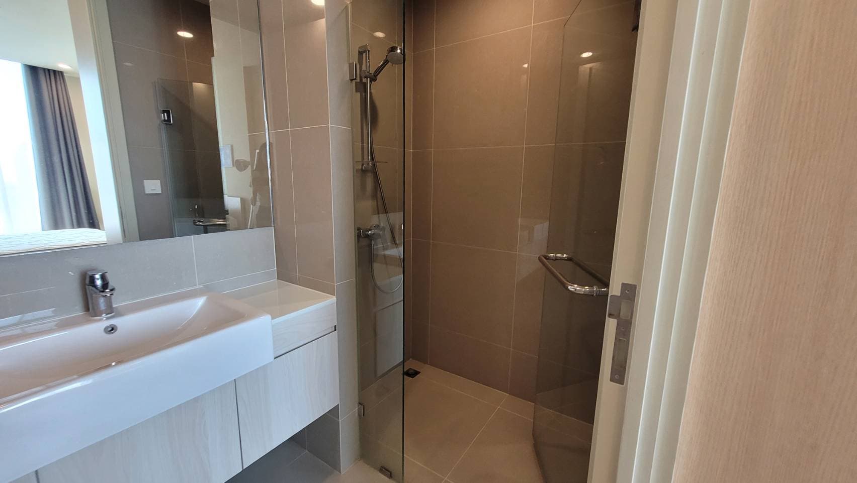 6551 – 325_bathroom.jpg