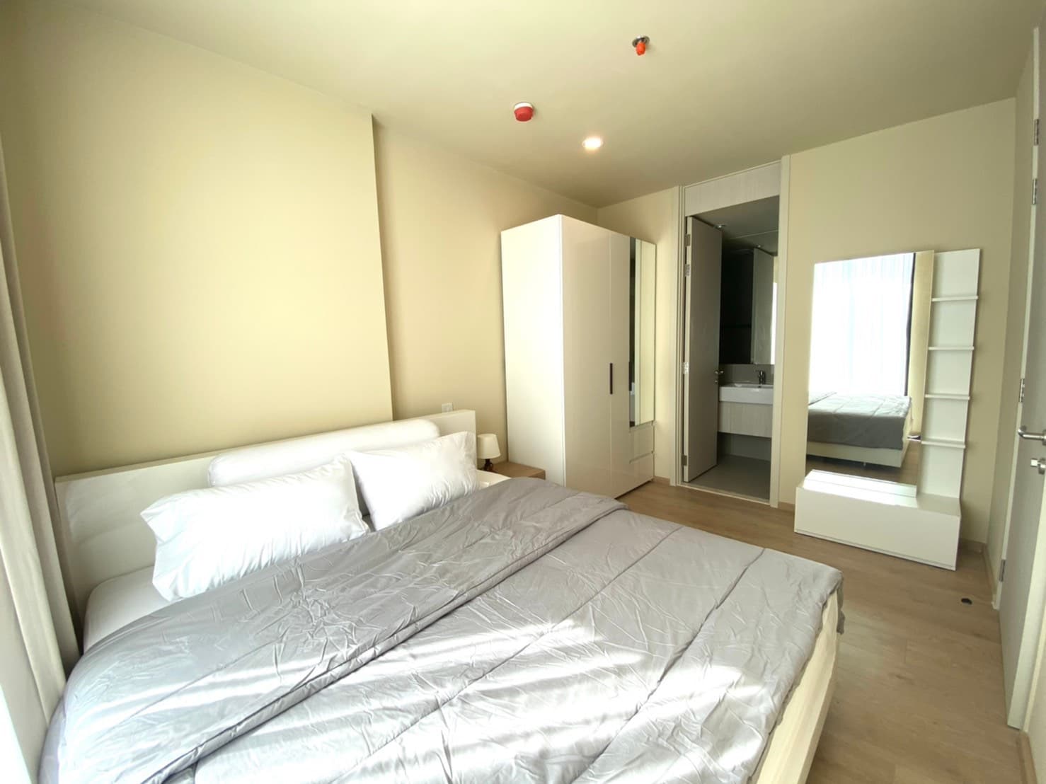6553 – 247_bedroom.jpg