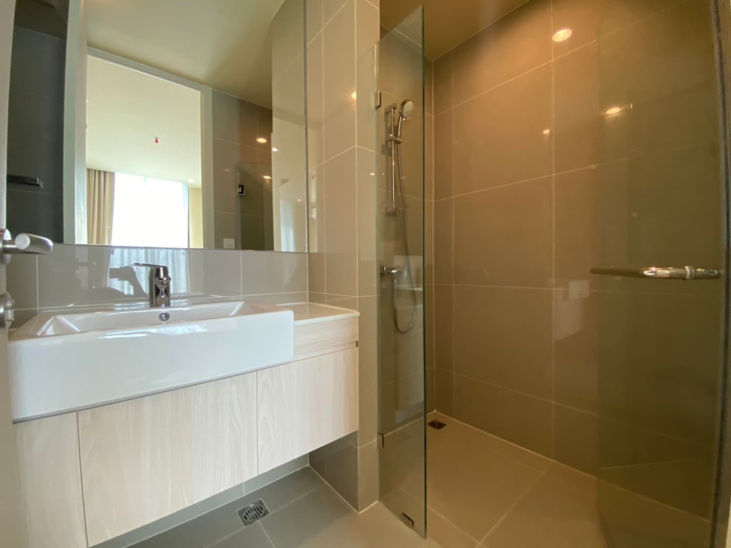 6553 – 302_bathroom.jpg