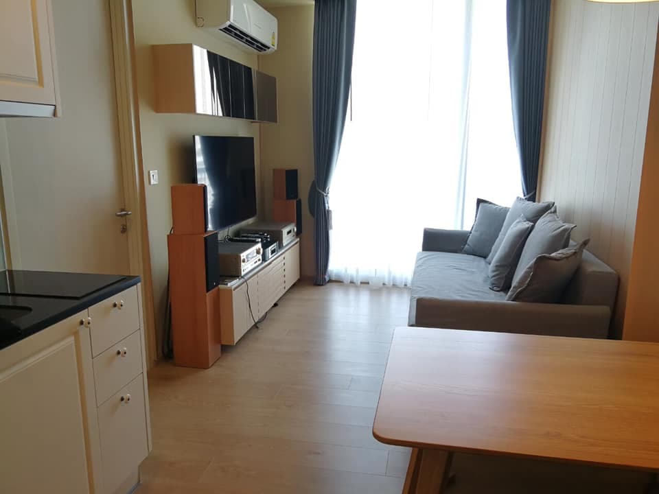 6555 – 120_living_room.jpg