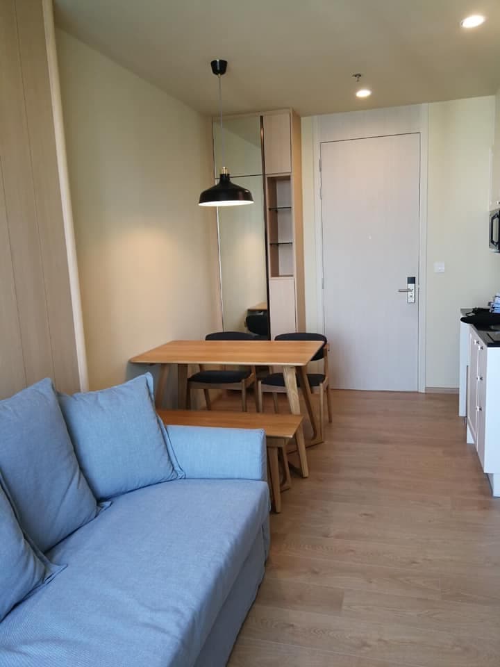 6555 – 145_living_room.jpg
