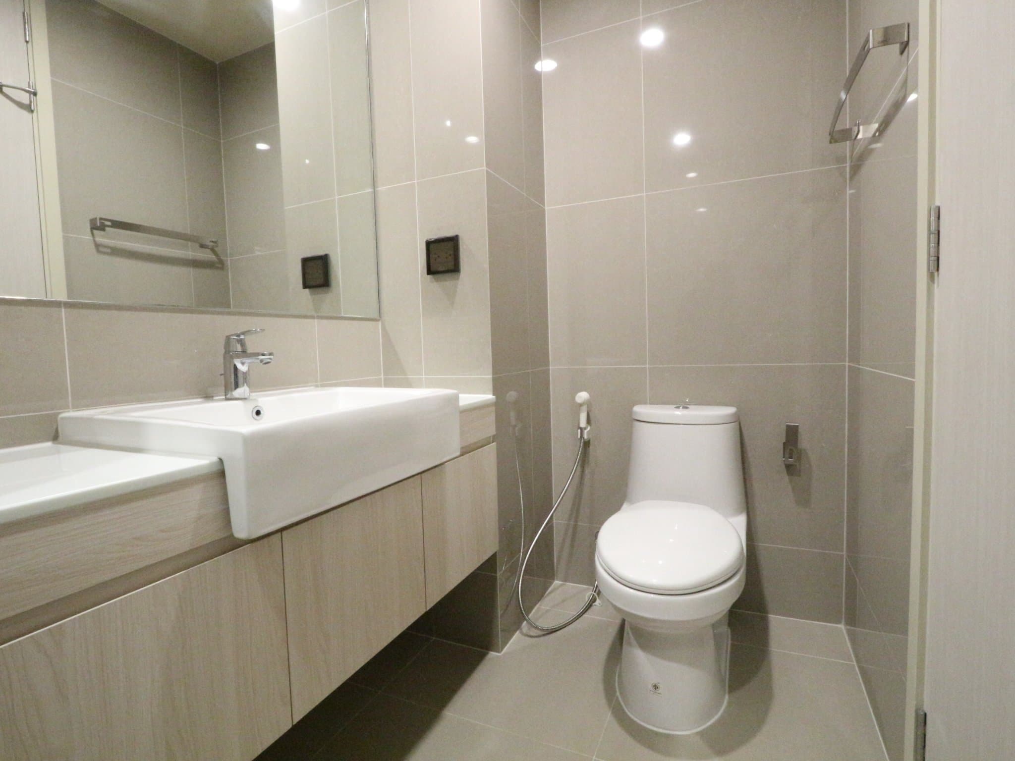 6558 – 309_bathroom.jpg