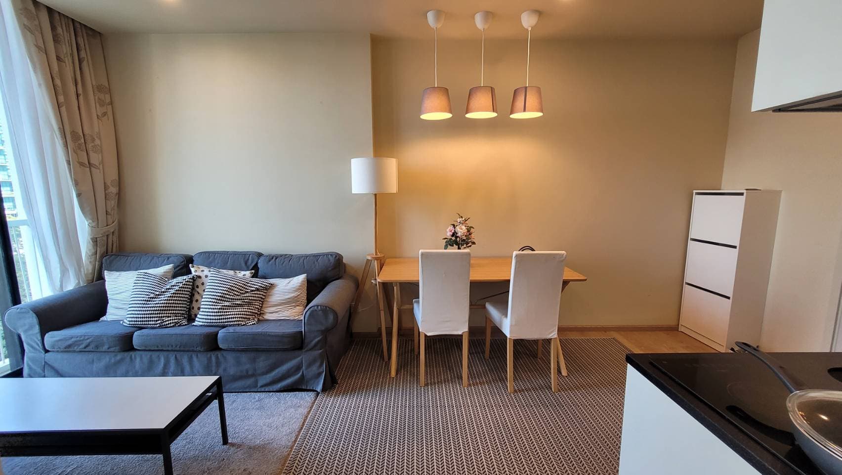 6561 – 136_living_room.jpg