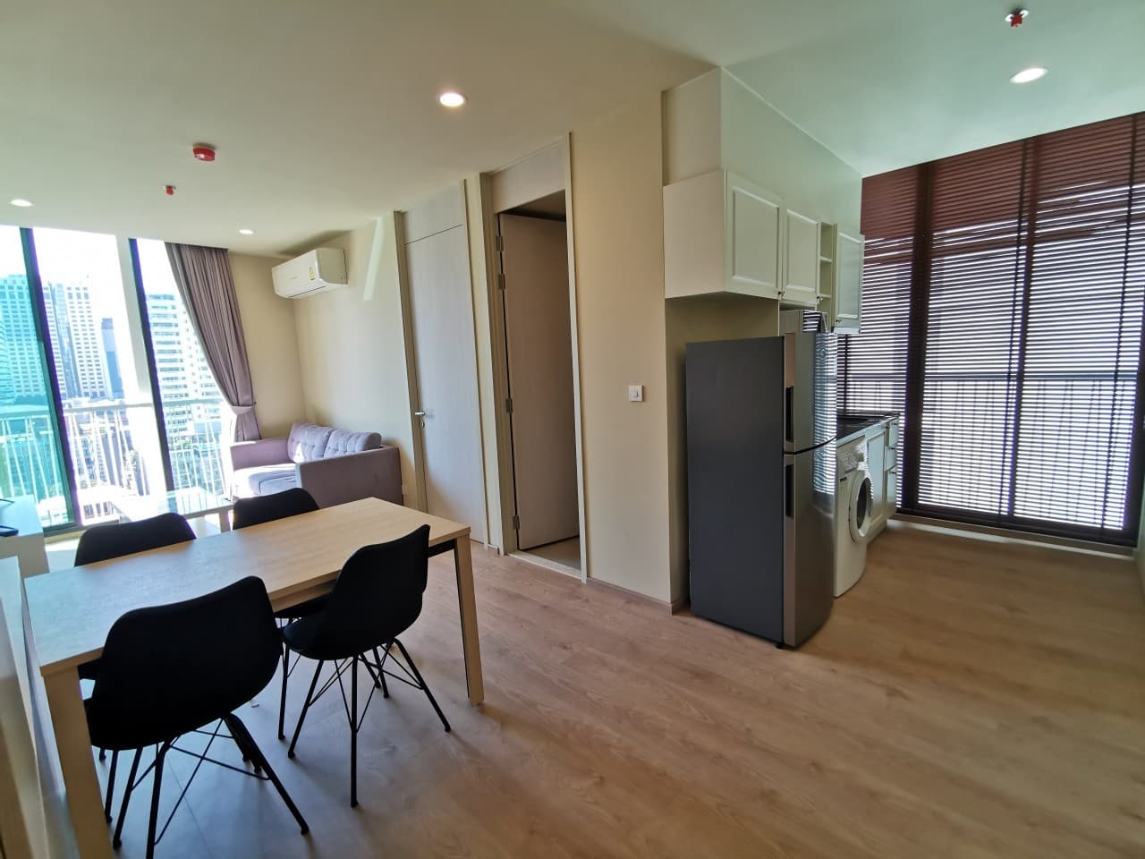 6563 – 102_living_room.jpg