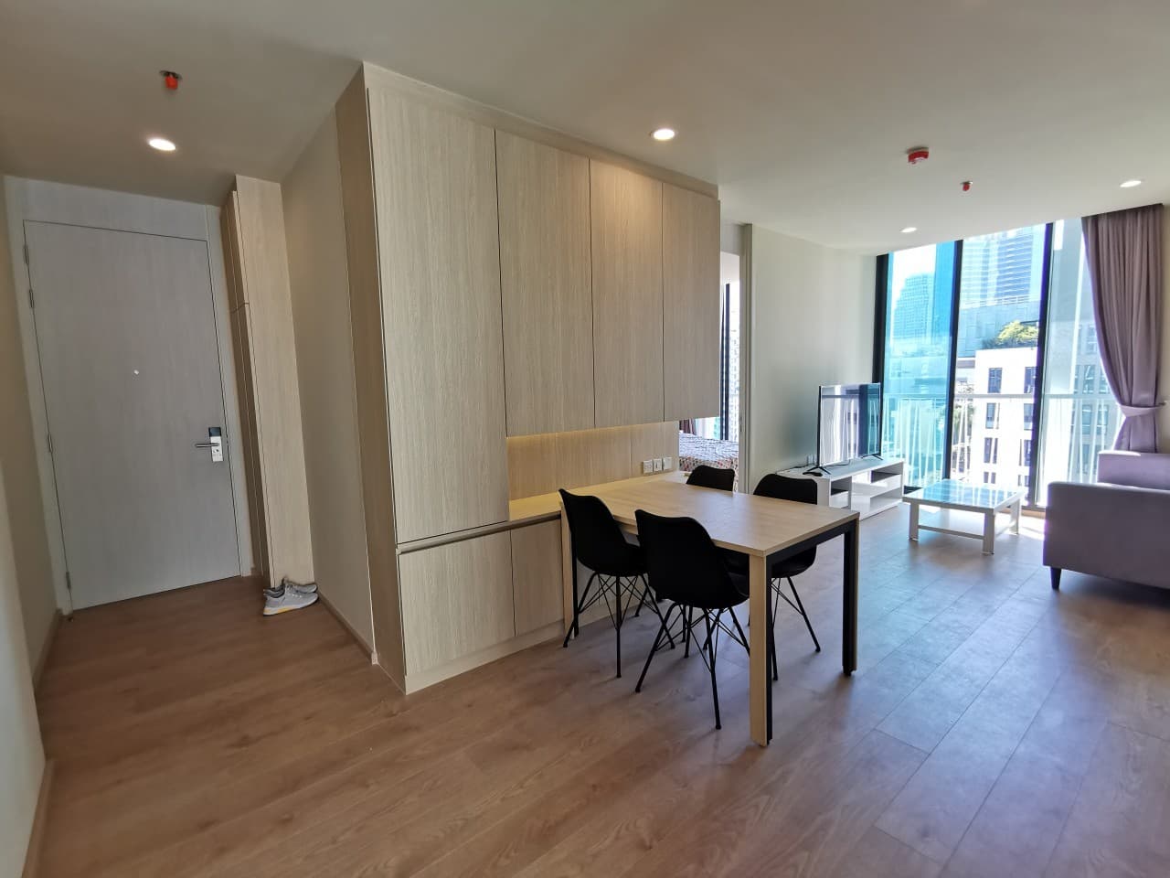 6563 – 114_living_room.jpg
