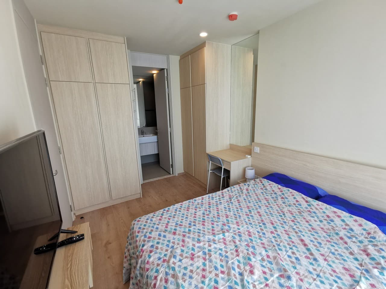 6563 – 225_bedroom.jpg