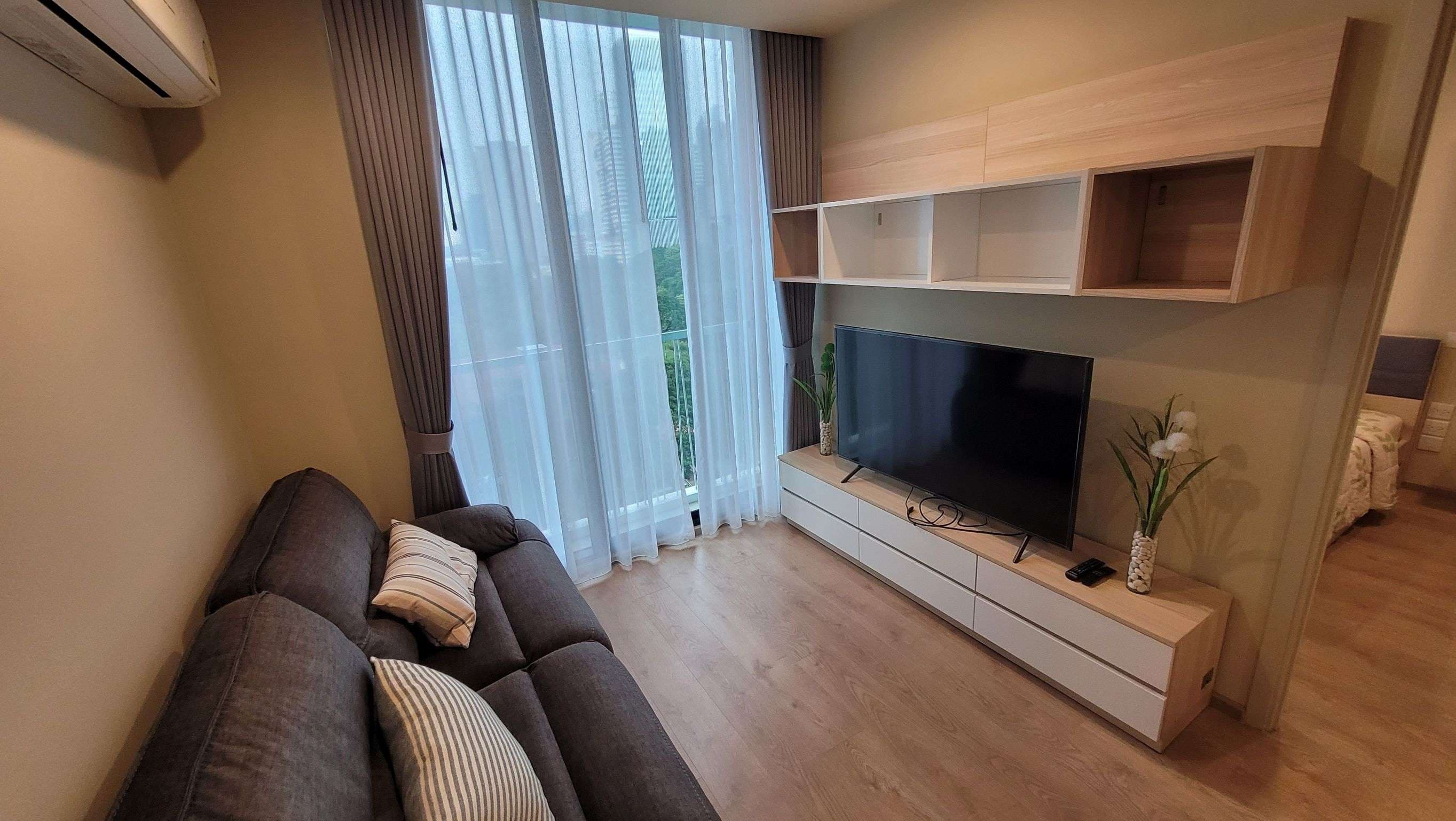 6568 – 103_living_room.jpg