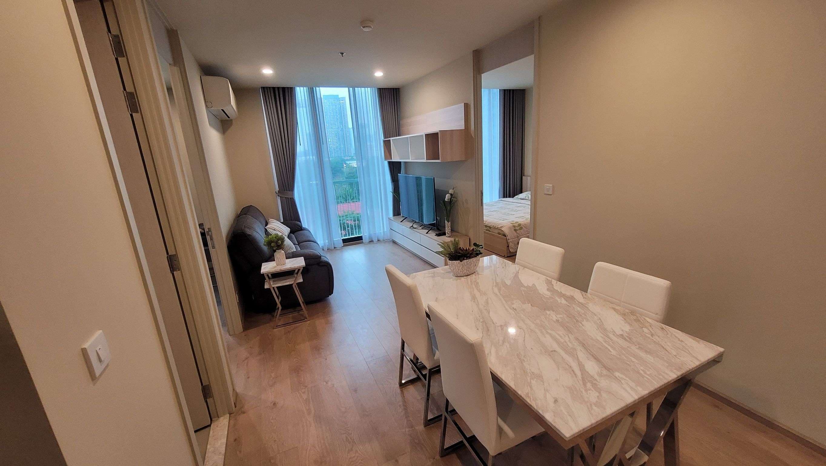 6568 – 106_living_room.jpg