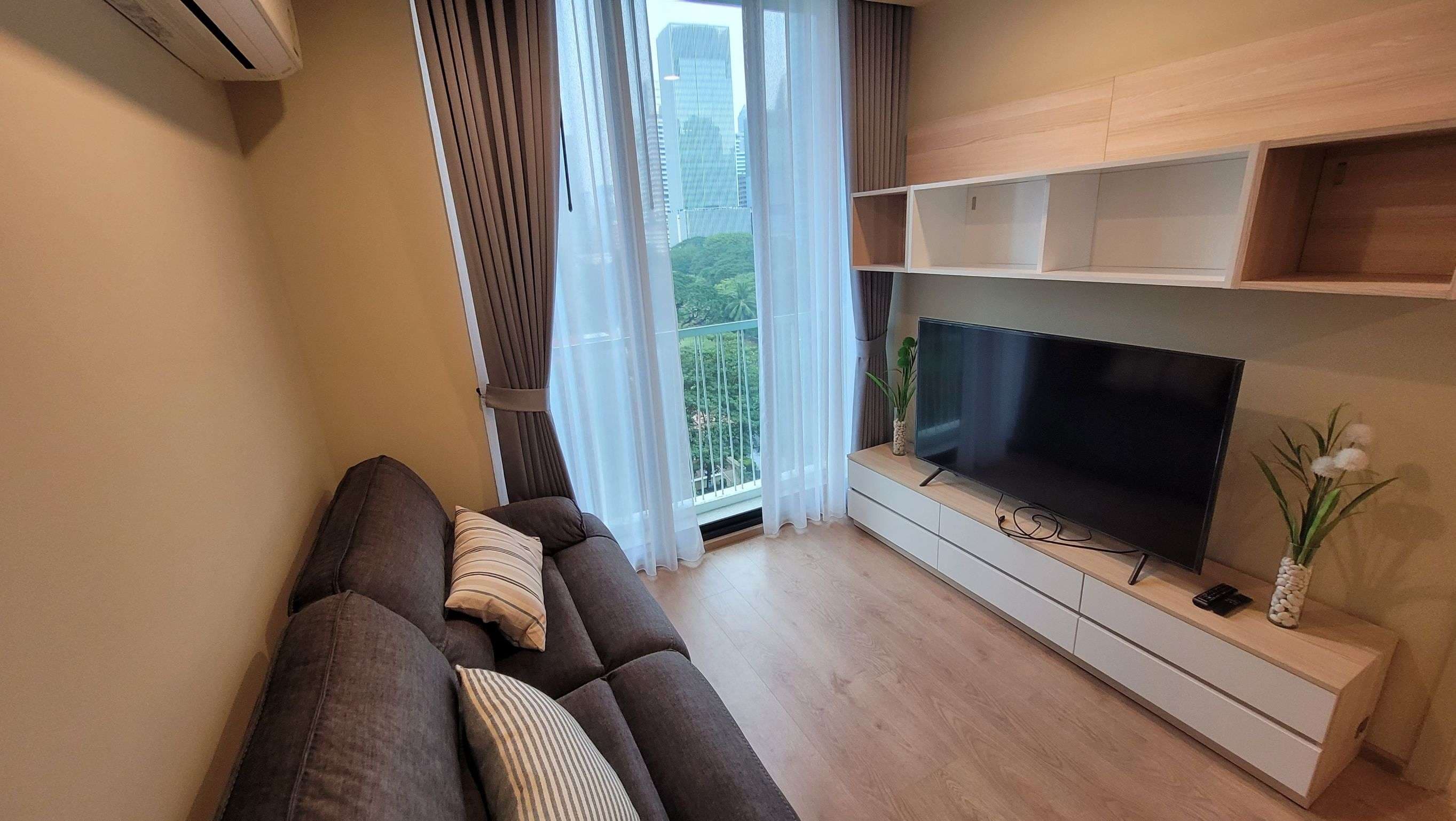 6568 – 161_living_room.jpg