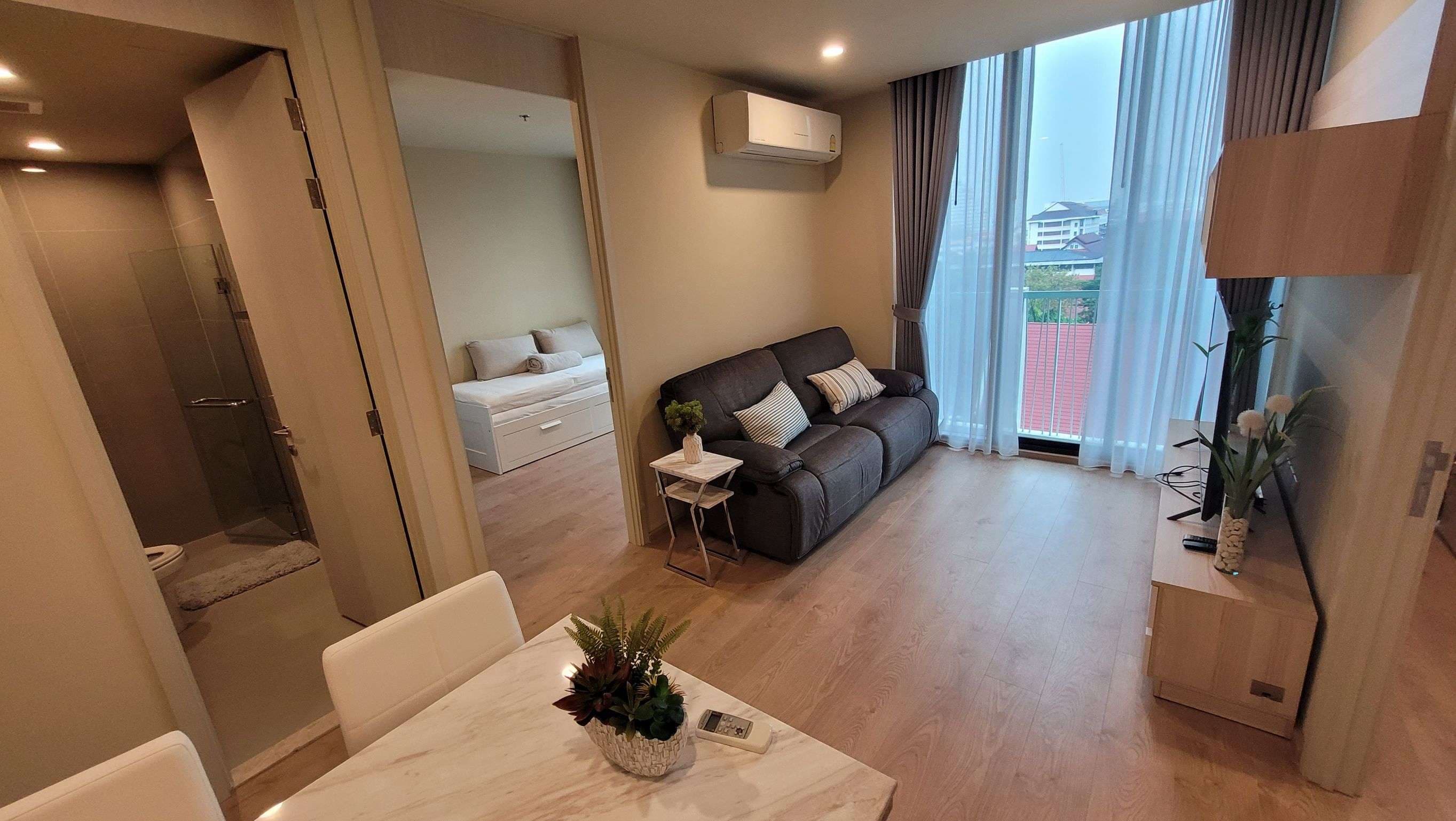 6568 – 183_living_room.jpg