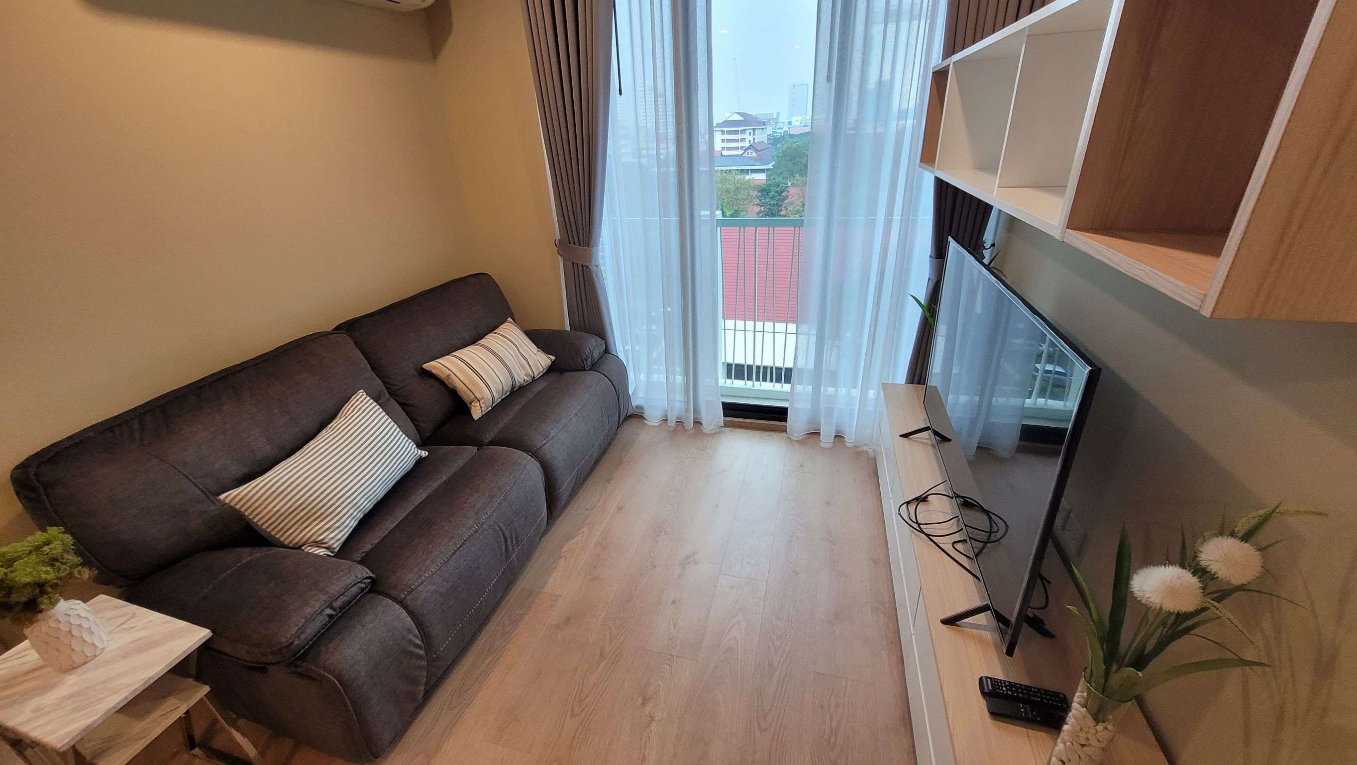 6568 – 194_living_room.jpg