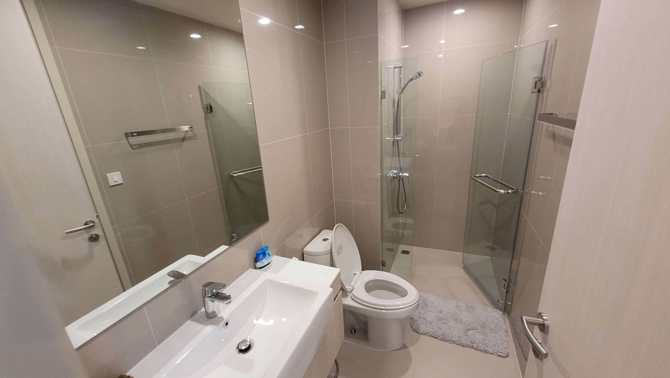 6568 – 305_bathroom.jpg
