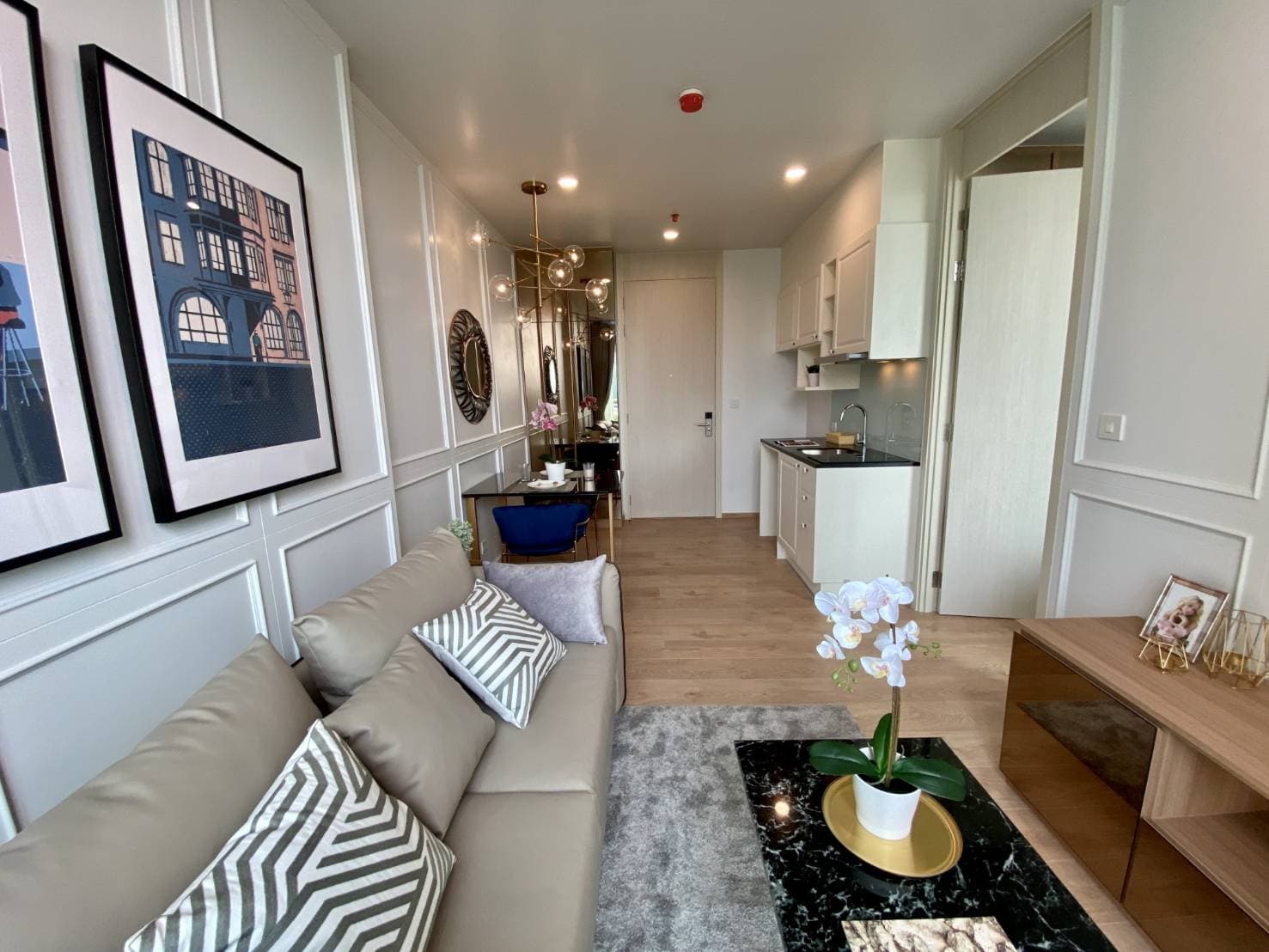 6580 – 153_living_room.jpg