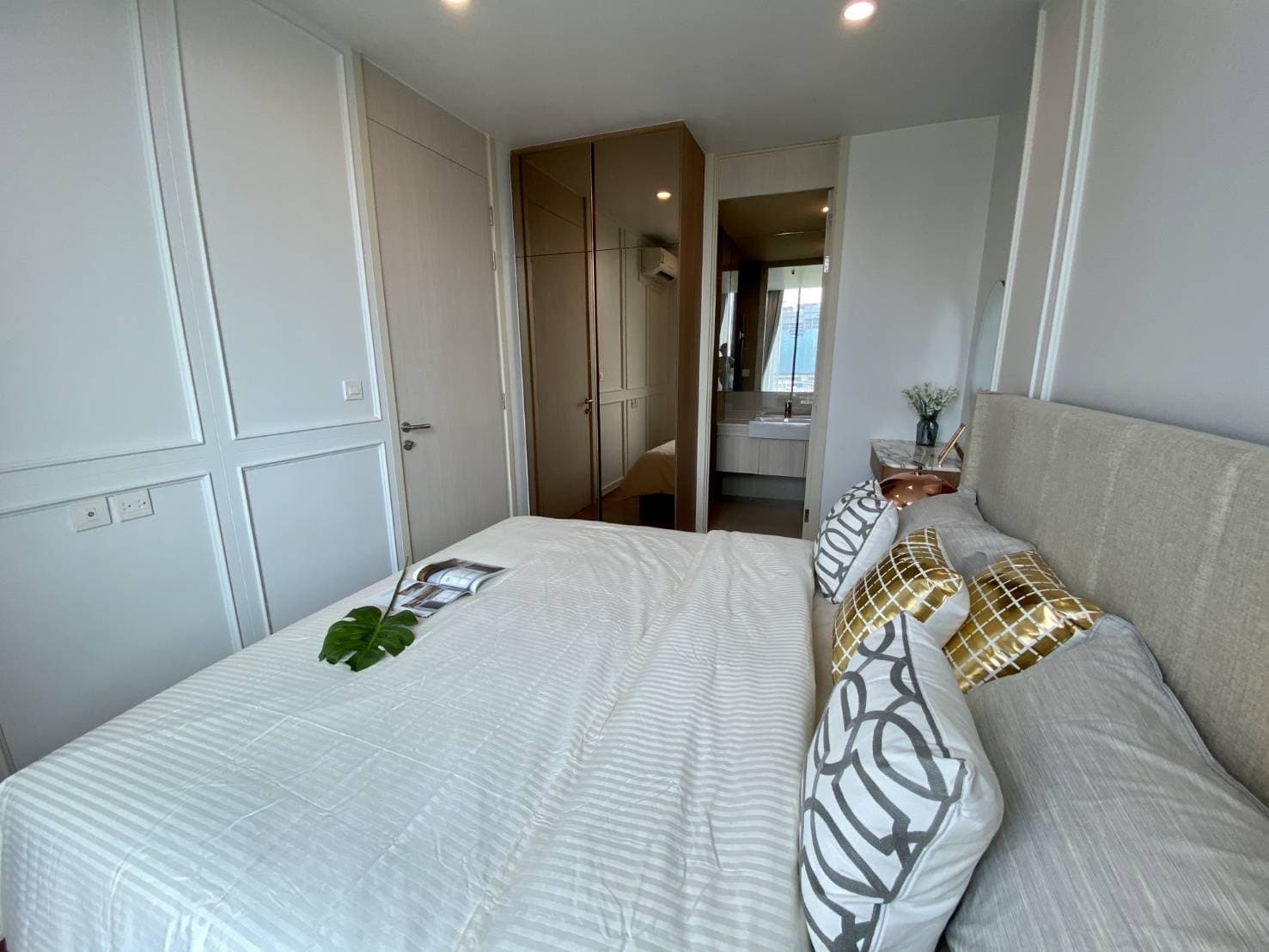 6580 – 272_bedroom.jpg