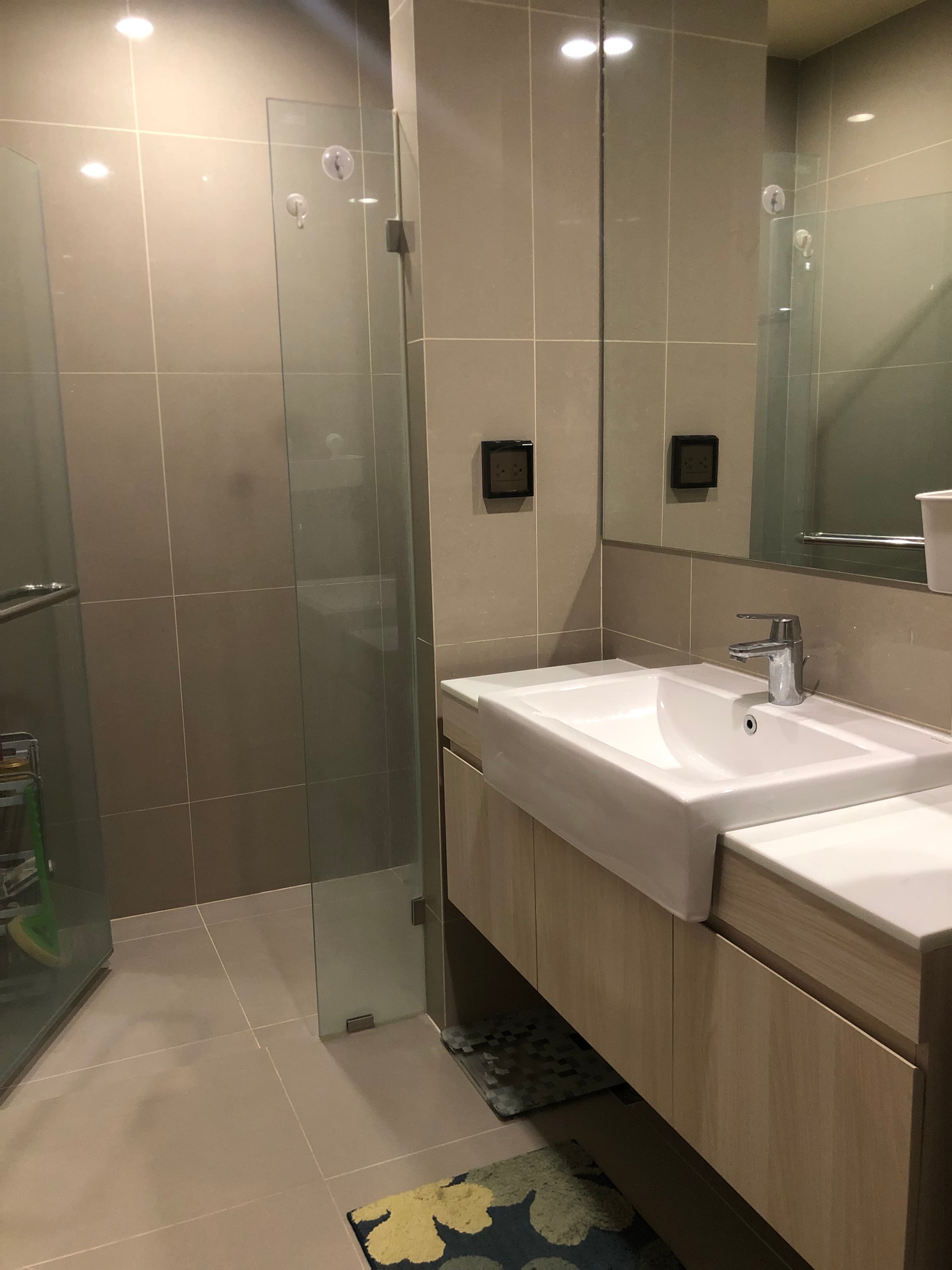 6581 – 328_bathroom.jpg