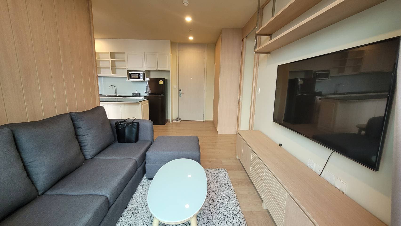 6582 – 1114_living_room.jpg
