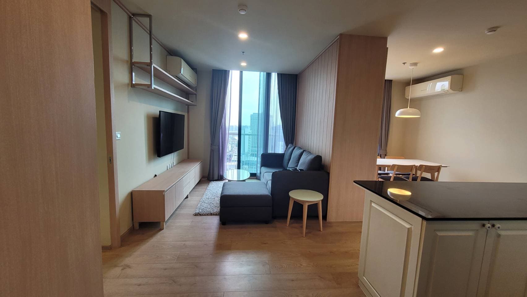 6582 – 158_living_room.jpg