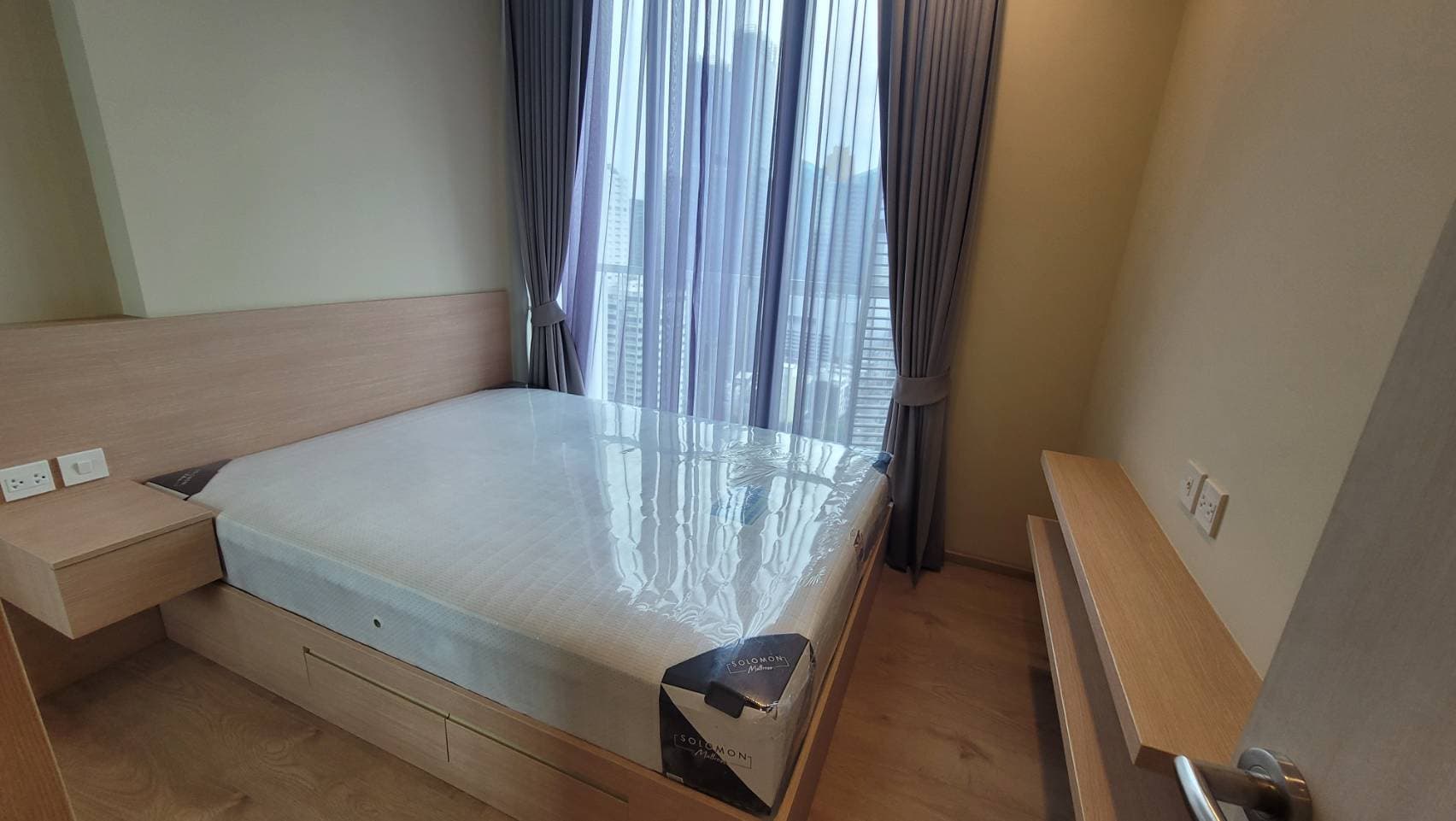 6582 – 240_bedroom.jpg