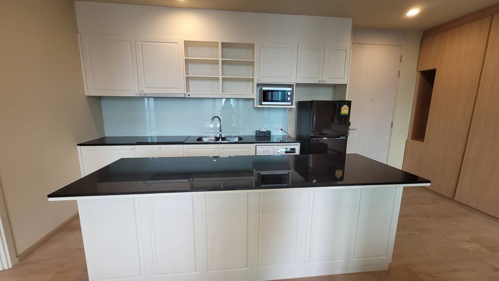 6582 – 413_kitchen.jpg