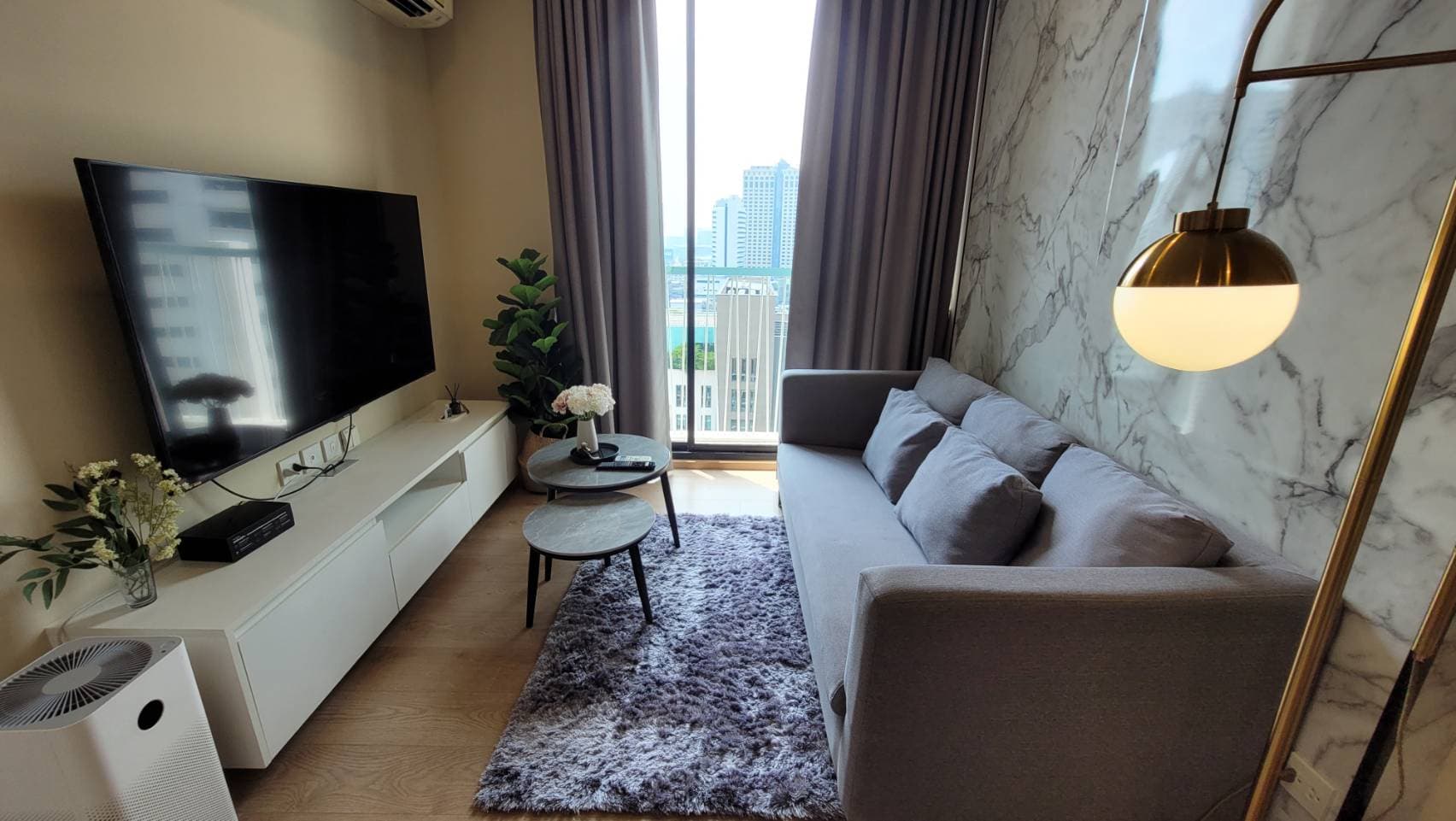 6585 – 148_living_room.jpg