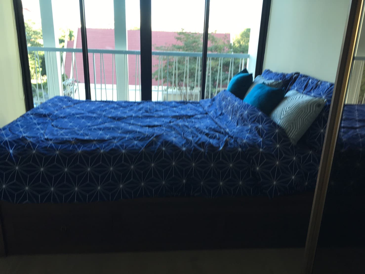 6588 – 218_bedroom.jpg