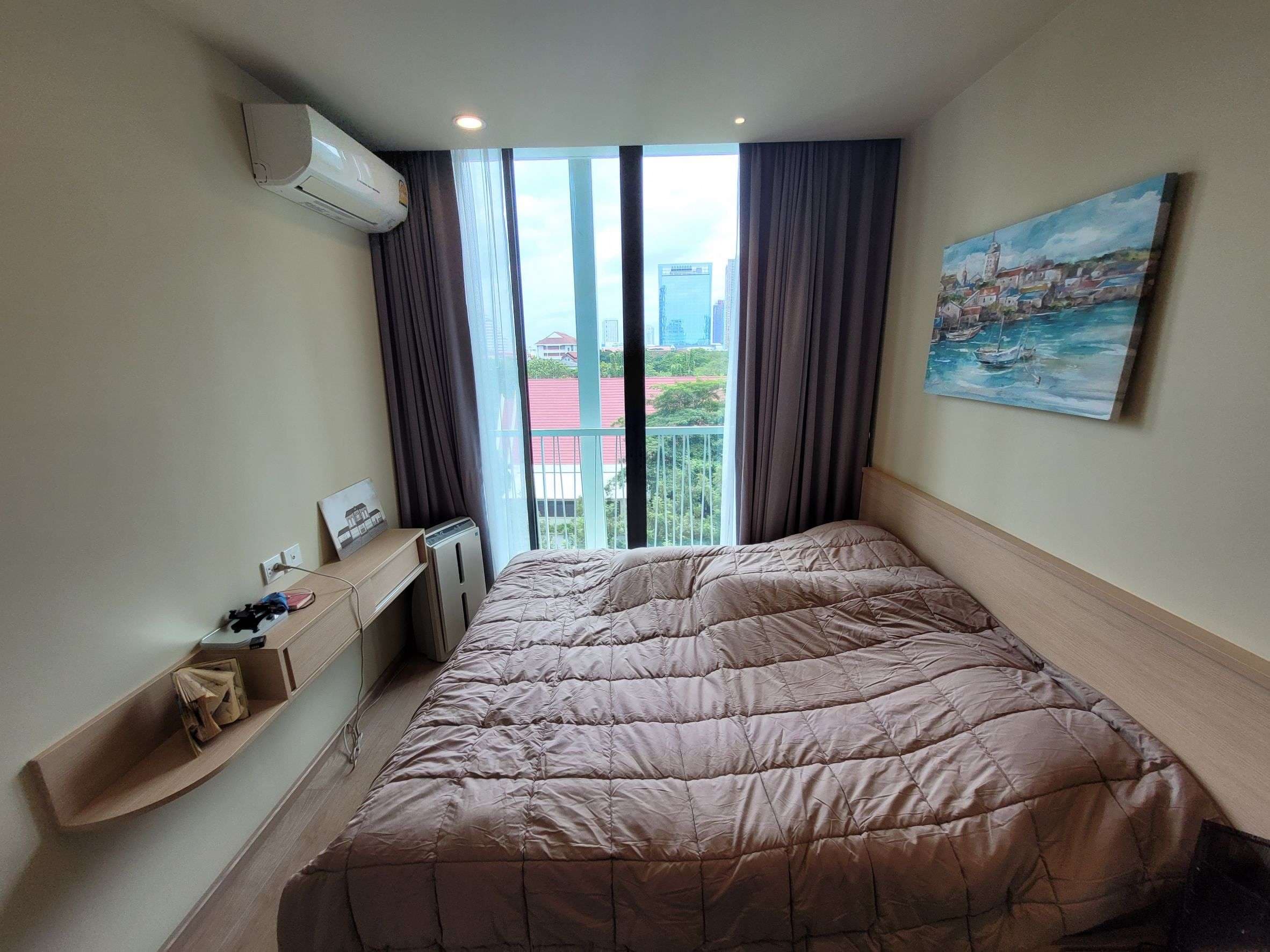 6593 – 204_bedroom.jpg