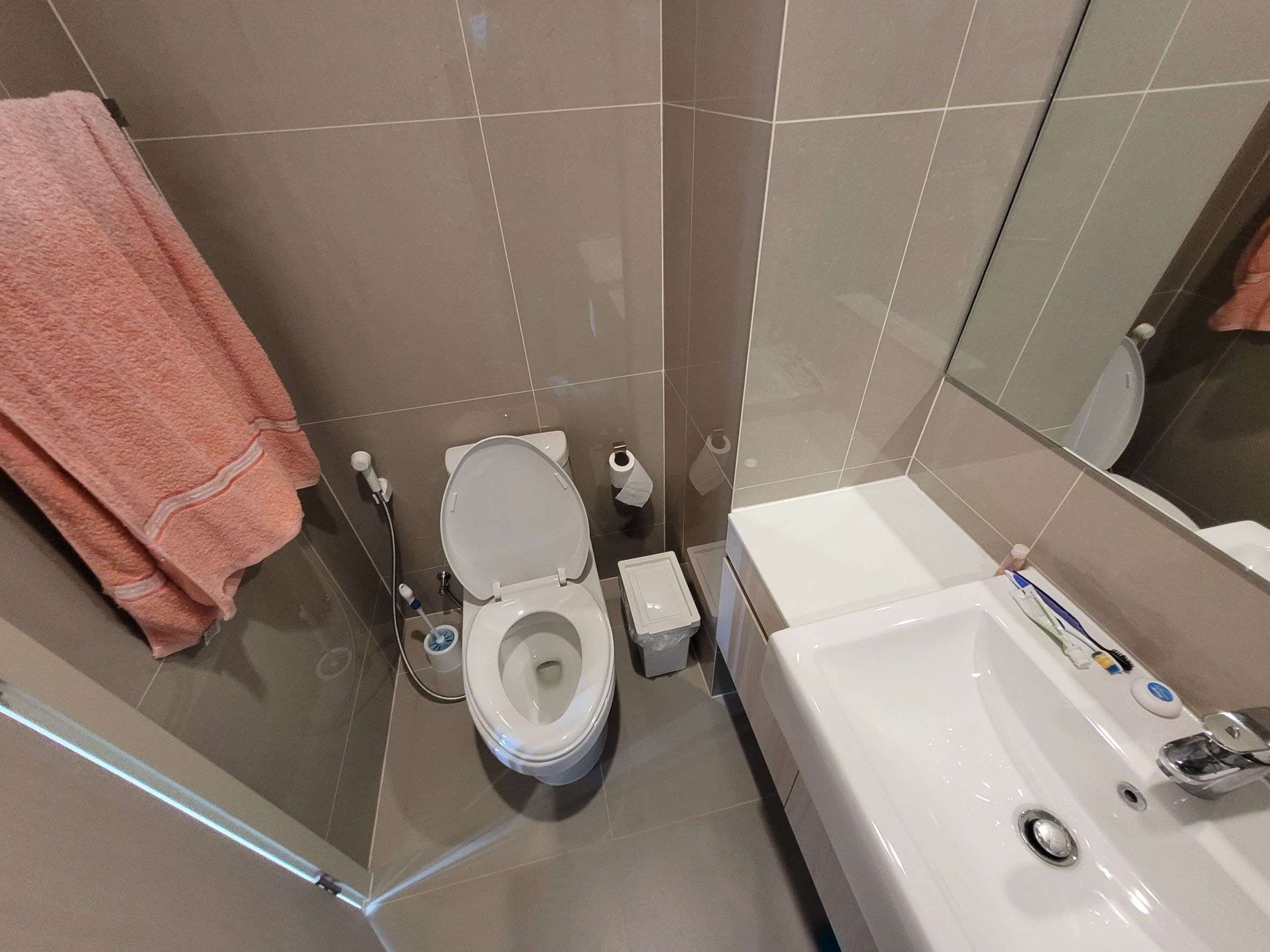 6593 – 304_bathroom.jpg