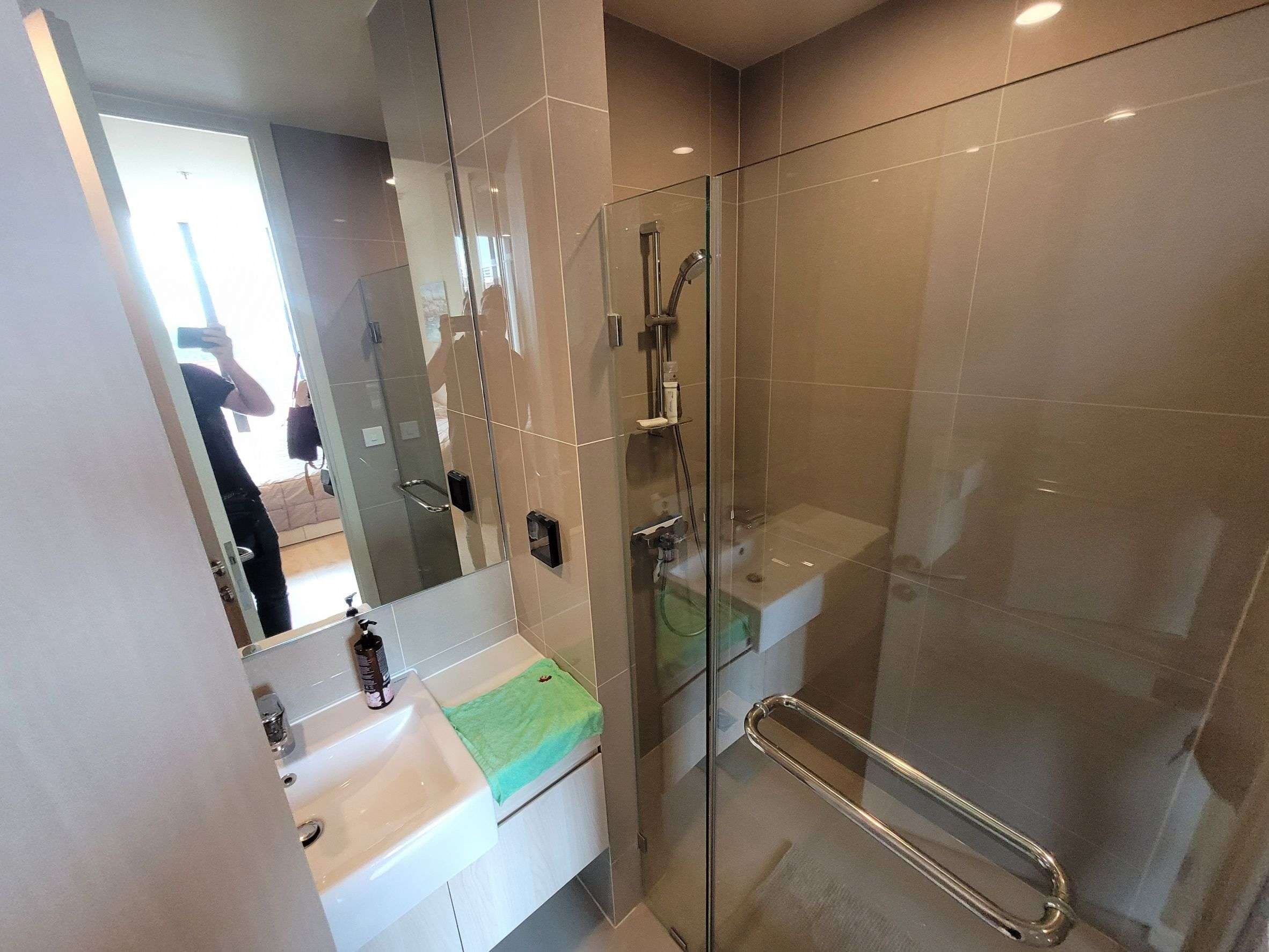 6593 – 329_bathroom.jpg