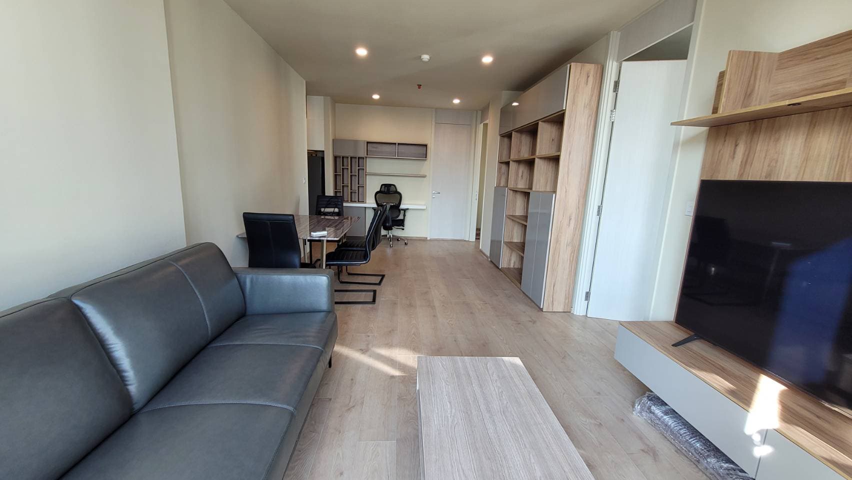 6594 – 150_living_room.jpg