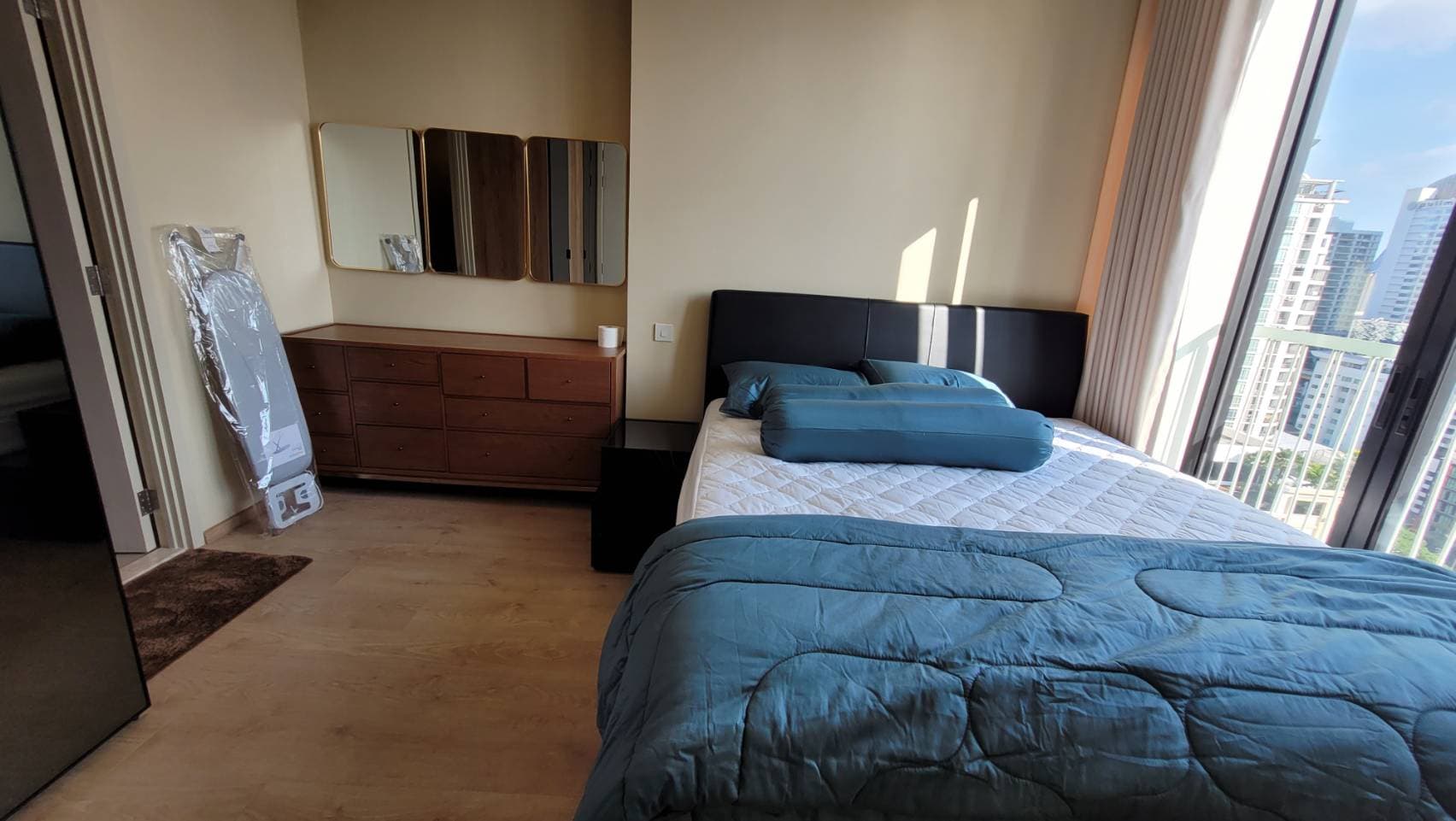 6594 – 208_bedroom.jpg