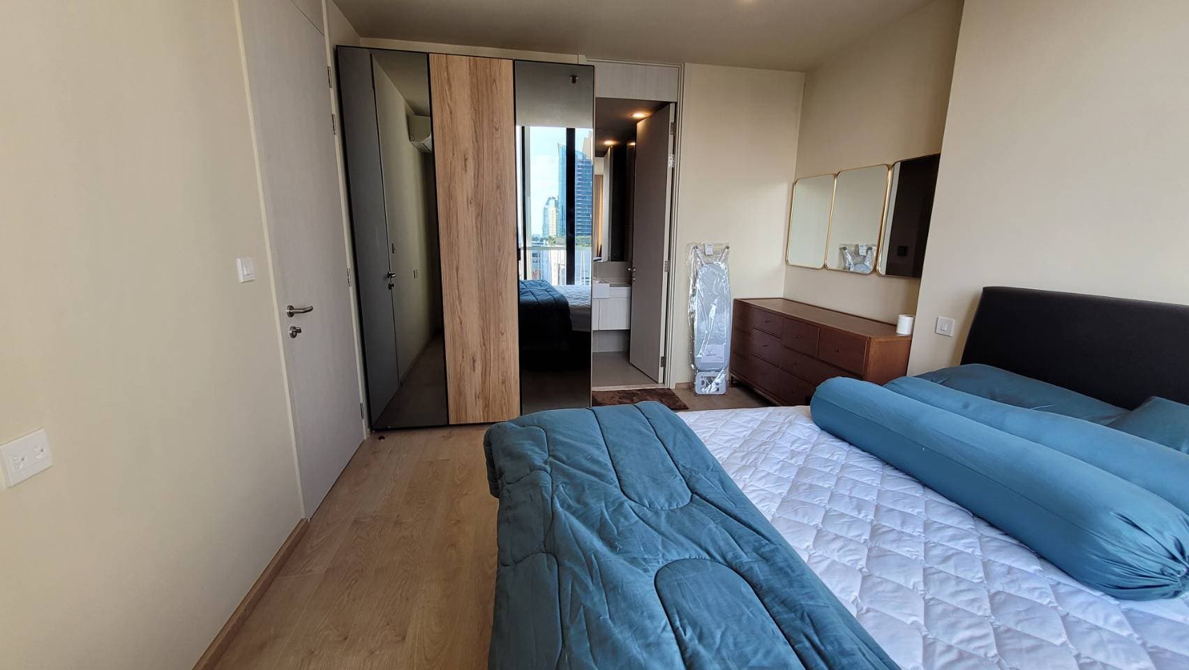 6594 – 222_bedroom.jpg
