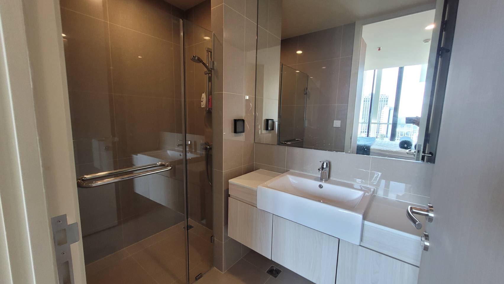 6594 – 313_bathroom.jpg