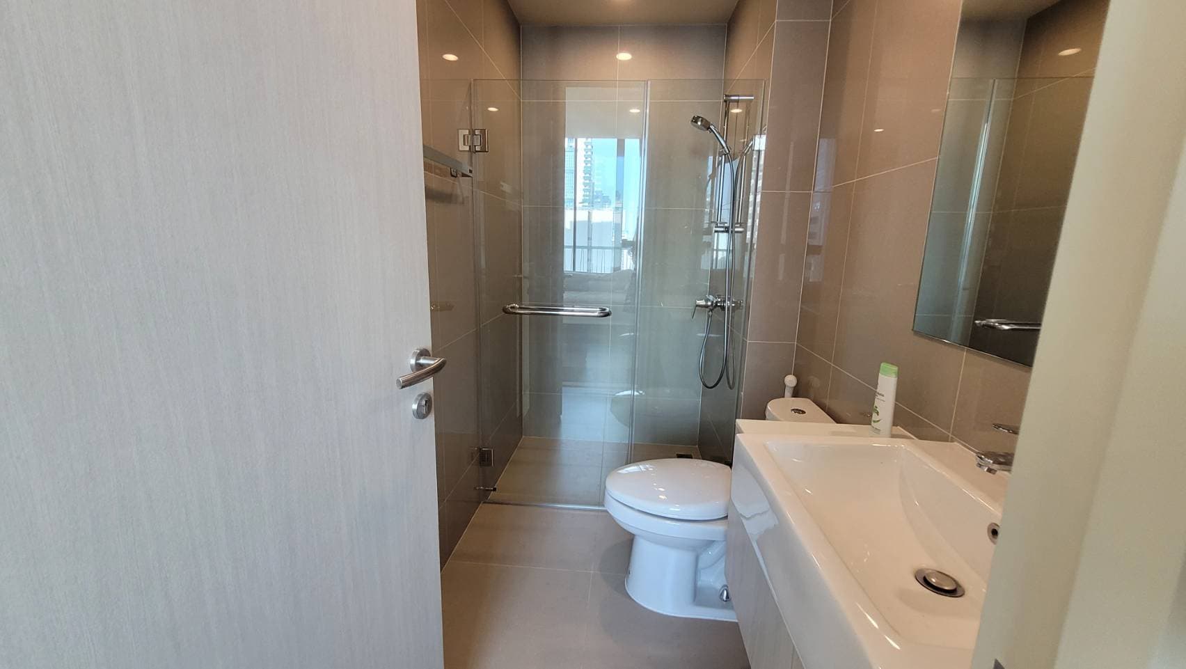 6594 – 323_bathroom.jpg