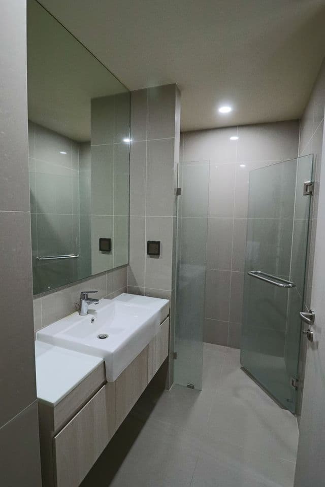 6595 – 303_bathroom.jpg